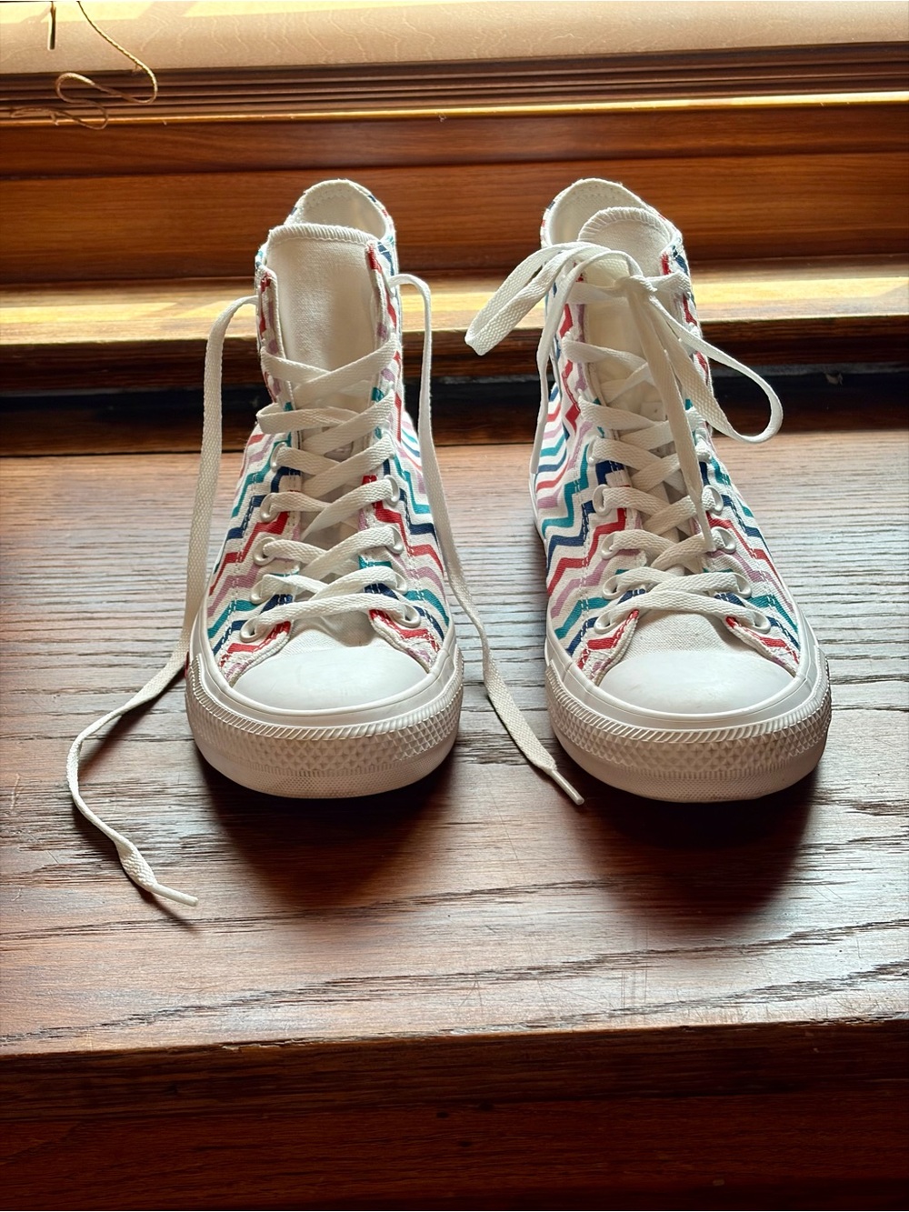 Converse High Top Sneakers in White with Multicolor Chevron Pattern Size 9 - Picture 2 of 9